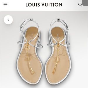 Louis Vuitton sunseeker thong sandals worn 2x comes with box and dust bags